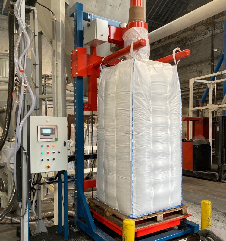Remplissage et pesage de bigbags de granules plastiques recyclés